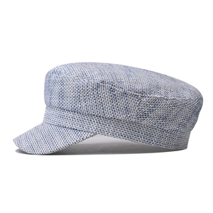 Blau-weiße Tweed-Militärmütze mit flacher Oberseite aus der Seitenansicht gezeigt