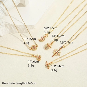 Collection de colliers plaqués or 14K avec pendentifs soleil et lune et dimensions