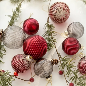 Set of 6cm red and silver Christmas balls with gold glitter stripes on pine branch