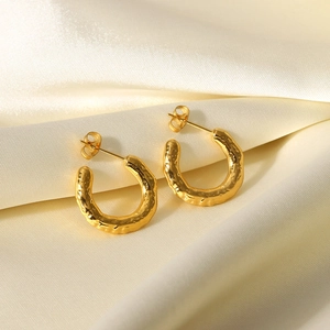 18K gold stainless steel C-shaped earrings with lava texture and hammer finish