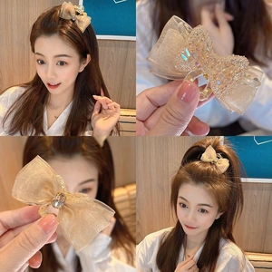 Pince à cheveux papillon dorée avec mesh et strass pour coiffure élégante