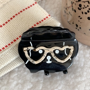 Linda pinza para el pelo de gato negro con patrón de gafas corazón para niñas