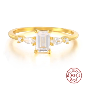 Luxury S925 sterling silver ring with emerald cut clear zircon for engagement and parties