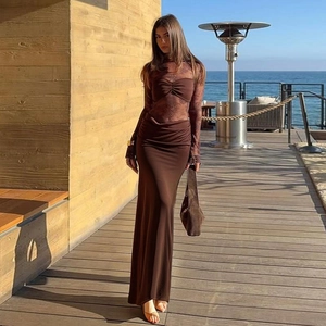Élégante robe deux pièces marron en tulle à manches longues avec imprimé vintage et jupe