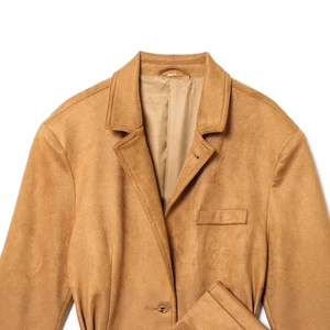 Giacca blazer da donna in camoscio color cammello con revers e taschino classico