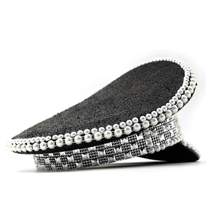 Chapeau plat punk noir avec perles blanches et paillettes strass argentées pour mariée