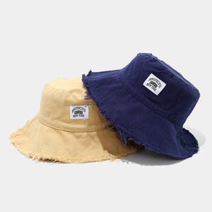 Cappelli a secchiello retrò in tela con bordi sfrangiati e patch Brooklyn blu e kaki