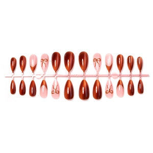 Faux ongles amande œil de chat avec French tips et motifs papillon noir lot de 24