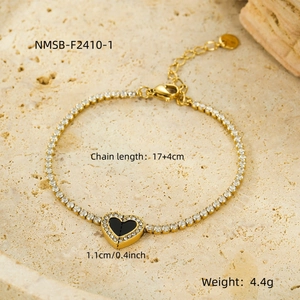 Detail shot of heart pendant on a gold bracelet showing 17+4cm length and size