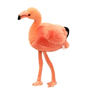 Peluche de flamant rose en fourrure douce avec détails réalistes sur fond blanc