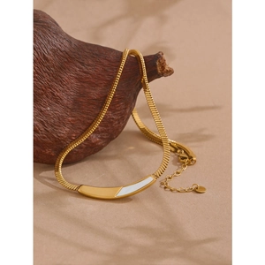 Collana Con Pendente in Conchiglia Irregolare in Acciaio al Titanio Placcato Oro 18K per Donna Elegante Catena a Serpente Gioielli con Intarsio di Conchiglia