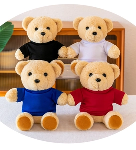 Vier zachte teddybeer pluche speelgoed met kleurrijke t-shirts voor mooie geschenken