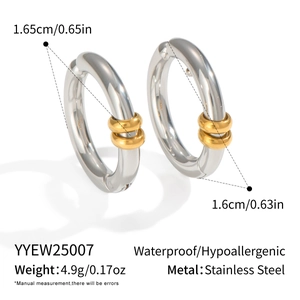 Détail des boucles d'oreilles bicolores en acier inoxydable avec dimensions et poids