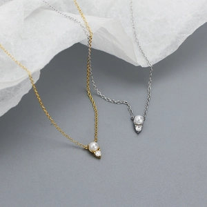 Elegant S925 silver necklace with pearl and sparkling zircon pendant in gold and silver
