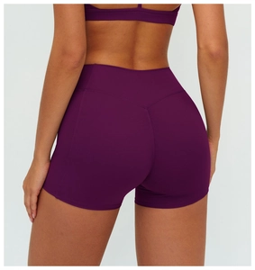 Detail of high-waist yoga shorts with V-shaped stitching for bum-lifting effect