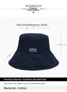 Détail du chapeau pare-soleil en coton bleu marine avec broderie et bord large de 9cm