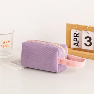 Grande borsa per cosmetici in velluto a coste viola con manico rosa e zip gialla