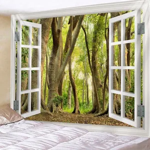 Makro-Detail eines 3D-Wald-Wandteppichs mit Fensterblick über einem Kopfteil