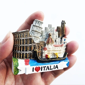 Detailed view of hand-painted resin 3D Italy fridge magnet showing Colosseum and Leaning Tower