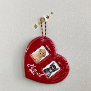 Red heart-shaped photo frame keychain with double slots for couple or idol photos