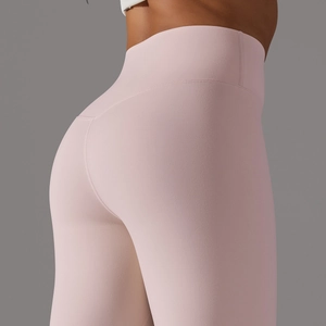 Detail of high-waist yoga leggings featuring V-shaped seam for booty lifting effect
