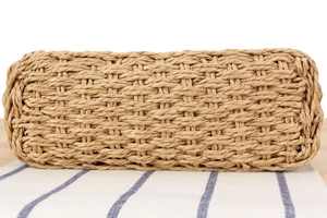 Gros plan du sac en corde de papier tissé main montrant la texture et la fibre naturelle