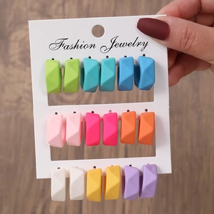 Lot de 9 paires de créoles géométriques minimalistes en acrylique en forme de C coloré