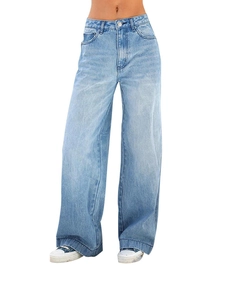 Women's vintage light blue wide-leg denim jeans in a loose fashionable straight cut