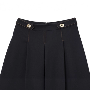 Pantalon décontracté à taille haute avec surpiqûres orange et boutons dorés décoratifs