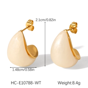 Detailed dimensions of gold vintage teardrop earrings with cream resin inlay and measurements