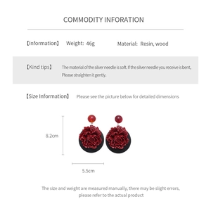 Infos sur la taille et matière des boucles d'oreilles fleur rouge et bois rond