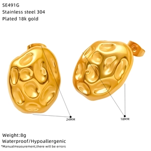 Detailed size specifications for 18k gold plated bow heart earrings with hammer texture