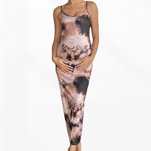 Sleeveless tie-dye slim fit maternity maxi dress with open back and brown marble print