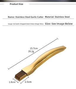Detailed dimensions of golden stainless steel onion slicer tool showing size 15.7cm