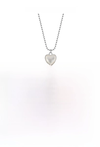 Detail showing S925 sterling silver heart shell pendant with dimensions and weight info