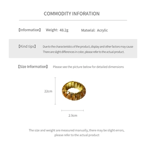 Detail view of amber acrylic elastic bracelet with dimensions and 48.2g weight specs