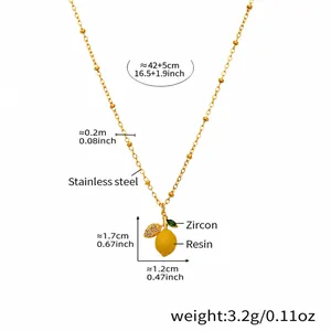 Dettaglio del ciondolo a limone su collana con misure precise di peso e dimensioni