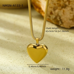 Detail shot of heart pendant necklace with measurements 42+5cm chain and 11.8g weight
