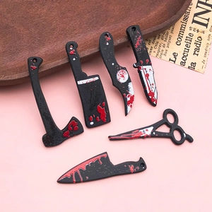 Lot de breloques Halloween en acrylique avec couteau et hache sanglants pour bijoux DIY