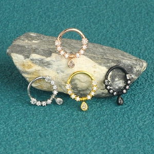 Set di 4 piercing al naso in acciaio inox con zirconi bianchi in oro, argento, rosa e nero