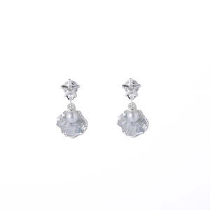 Starfish and pearl drop earrings with light blue crystals for a beach vacation look