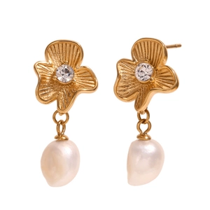 Boucles d'oreilles fleur en acier doré 18K avec pendentifs perles baroques blanches
