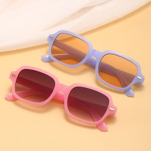 Vintage Square Sunglasses UV400 Protection PC Frame AC Lens Retro Fashion Rivet Eyewear For Men Women
