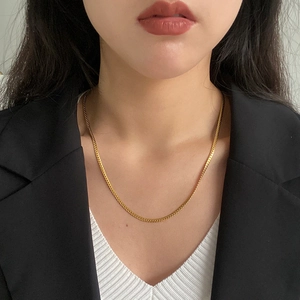 Polished gold curb chain necklace for women in minimalist wheat texture design
