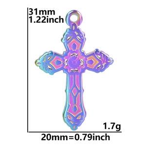 Macro detail of rainbow stainless steel cross pendant showing size 31x20mm and 1.7g weight