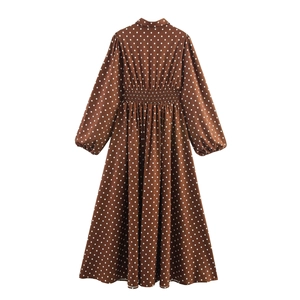 Retro-Maxikleid in Braun mit Punkten, Laternenärmeln und Gummizug-Taille, Rückansicht