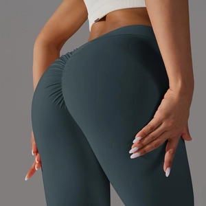 Détail arrière du legging de yoga taille haute avec effet sculptant bleu gris