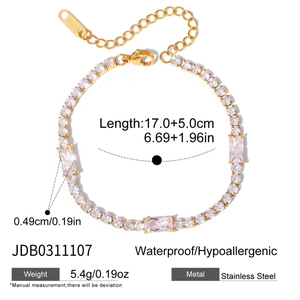 Detailansicht 18K vergoldetes Edelstahl-Tennisarmband mit 17+5cm verstellbarer Kette