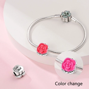 Macro shot of silver snake chain bracelet with temperature-sensitive color-changing rose charm