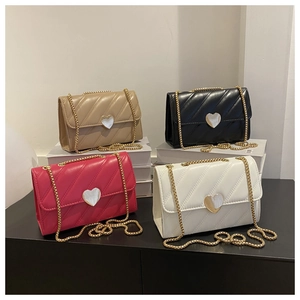 Chic quilted chain shoulder bags with heart buckle in four stylish colors for women